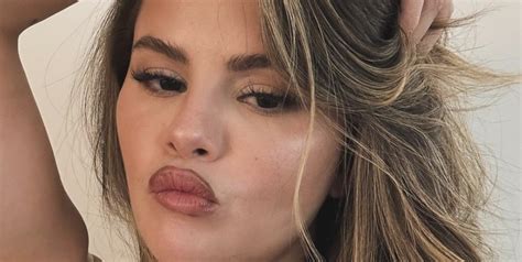 Selena Gomez just shared a naked bath photo and its vibes